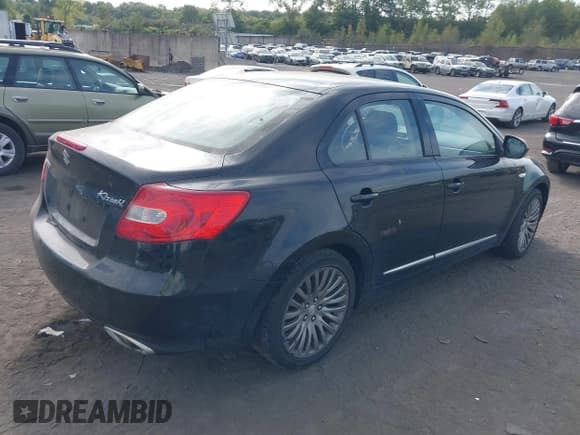 ✅ 2010 Suzuki Kizashi • VIN: JS2RE9A57A6101001 • Лот: 43185942. Опубликован ранее на IAAI с пробегом 337 312 миль. Бесплатный доступ к архиву аукционных продаж из США и подробный отчёт об истории автомобиля на DreamBid. Изображение 4.