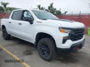 ✅ 2023 Chevrolet Silverado 1500 Custom Trail Boss • VIN: 3GCPDCEK7PG279547 • Lot: 41872652. Wystawiony na IAAI z przebiegiem 17 677 mil. Bezpłatny archiwum sprzedaży aukcyjnych z USA i szczegółowy raport historii pojazdu na DreamBid. Zdjęcie 1.
