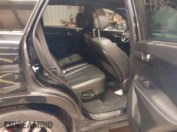 ✅ 2014 Kia Sorento SX Limited • VIN: 5XYKWDA72EG450440 • Lot: 43858112. Listed on IAAI with 196,912 mi. Free auction sales archive from the USA and detailed vehicle history report at DreamBid. Image 8.