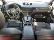✅ 2021 Porsche Cayenne GTS • VIN: WP1AG2AY3MDA34902 • Lot: 49510465. Wystawiony na Copart z przebiegiem Nie podano. Bezpłatny archiwum sprzedaży aukcyjnych z USA i szczegółowy raport historii pojazdu na DreamBid. Zdjęcie 8.