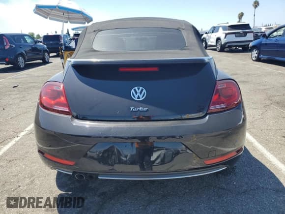 ✅ 2018 Volkswagen Beetle S • VIN: 3VW5DAAT6JM516108 • Лот: 70367965. Опубликован ранее на Copart с пробегом 46 806 миль. Бесплатный доступ к архиву аукционных продаж из США и подробный отчёт об истории автомобиля на DreamBid. Изображение 6.