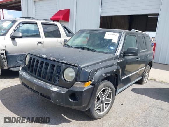 ✅ 2008 Jeep Patriot Limited • VIN: 1J8FT48W28D790674 • Lot: 42923967. Wystawiony na IAAI z przebiegiem 145 606 mil. Bezpłatny archiwum sprzedaży aukcyjnych z USA i szczegółowy raport historii pojazdu na DreamBid. Zdjęcie 6.