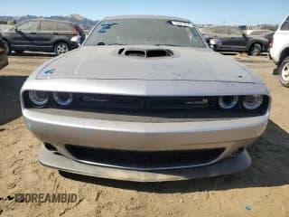 ✅ 2017 Dodge Challenger T/A 392 • VIN: 2C3CDZFJ6HH514646 • Lot: 73401334. Wystawiony na Copart z przebiegiem 63 632 mil. Bezpłatny archiwum sprzedaży aukcyjnych z USA i szczegółowy raport historii pojazdu na DreamBid. Zdjęcie 5.