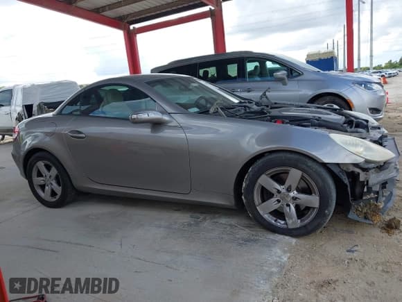 ✅ 2006 Mercedes-Benz SLK 280 • VIN: WDBWK54F06F118716 • Lot: 43378113. Wystawiony na IAAI z przebiegiem 77 650 mil. Bezpłatny archiwum sprzedaży aukcyjnych z USA i szczegółowy raport historii pojazdu na DreamBid. Zdjęcie 13.