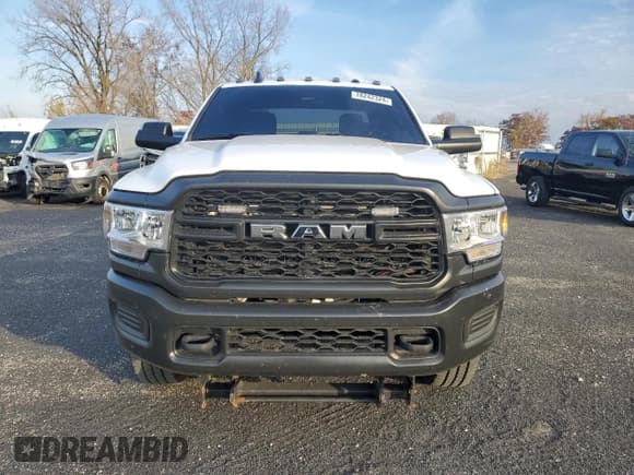 ✅ 2021 Ram 3500 Tradesman • VIN: 3C63R3GJ3MG667978 • Lot: 78242324. Wystawiony na Copart z przebiegiem 105 778 mil. Bezpłatny archiwum sprzedaży aukcyjnych z USA i szczegółowy raport historii pojazdu na DreamBid. Zdjęcie 5.