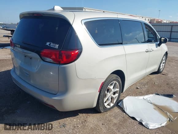✅ 2017 Chrysler Pacifica Touring L • VIN: 2C4RC1BG5HR839576 • Лот: 43540321. Опубликован ранее на IAAI с пробегом 163 276 миль. Бесплатный доступ к архиву аукционных продаж из США и подробный отчёт об истории автомобиля на DreamBid. Изображение 4.