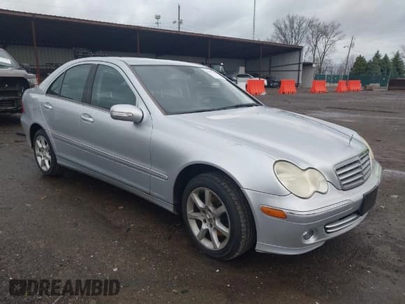 ✅ 2007 Mercedes-Benz C 280 Luxury • VIN: WDBRF92HX7F893720 • Lot: 41955610. Wystawiony na IAAI z przebiegiem 156 510 mil. Bezpłatny archiwum sprzedaży aukcyjnych z USA i szczegółowy raport historii pojazdu na DreamBid. Zdjęcie 1.