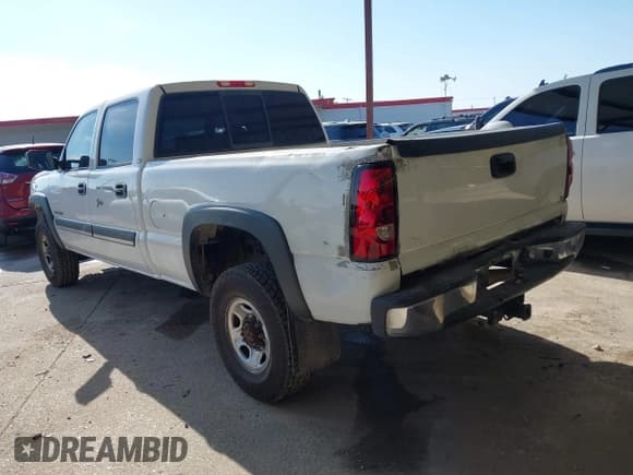 ✅ 2005 Chevrolet Silverado 2500HD LT • VIN: 1GCHC23U15F901726 • Lot: 43723341. Wystawiony na IAAI z przebiegiem 191 495 mil. Bezpłatny archiwum sprzedaży aukcyjnych z USA i szczegółowy raport historii pojazdu na DreamBid. Zdjęcie 3.