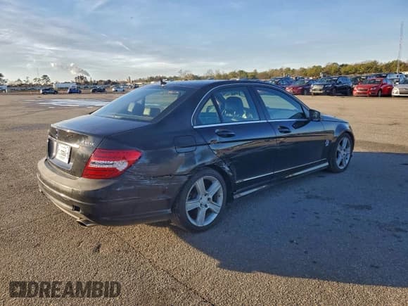 ✅ 2011 Mercedes-Benz C 300 Sport • VIN: WDDGF8BB1BR145434 • Лот: 94244745. Опубликован ранее на Copart с пробегом 125 723 миль. Бесплатный доступ к архиву аукционных продаж из США и подробный отчёт об истории автомобиля на DreamBid. Изображение 3.