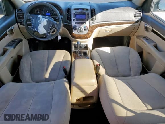✅ 2010 Hyundai Santa Fe GL • VIN: 5NMSG3AB6AH387273 • Lot: 46176885. Listed on Copart with 250,659 mi. Free auction sales archive from the USA and detailed vehicle history report at DreamBid. Image 8.