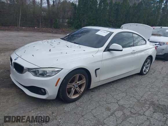 ✅ 2015 BMW 4 Series 428i • VIN: WBA3N3C56FK232443 • Lot: 39235619. Wystawiony na IAAI z przebiegiem 134 041 mil. Bezpłatny archiwum sprzedaży aukcyjnych z USA i szczegółowy raport historii pojazdu na DreamBid. Zdjęcie 2.