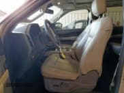 ✅ 2020 Ford Expedition Max XLT • VIN: 1FMJK1HT7LEA46284 • Lot: 61837995. Wystawiony na Copart z przebiegiem 129 995 mil. Bezpłatny archiwum sprzedaży aukcyjnych z USA i szczegółowy raport historii pojazdu na DreamBid. Zdjęcie 7.