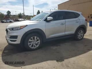 2019 Hyundai Tucson SE z VIN KM8J2CA47KU854346, wystawiony jako Copart lot #85879415 z przebiegiem 168 752 mil mil oraz Czysty tytuł • Clean title. Historia ofert i sprzedaży dostępna na DreamBid. Obrazek 1.