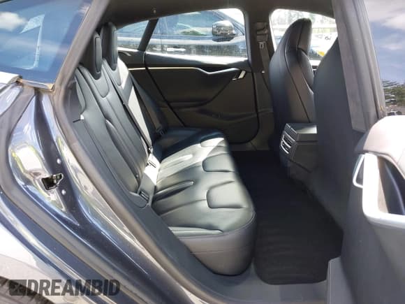 ✅ 2017 Tesla Model S 100D • VIN: 5YJSA1E27HF202563 • Lot: 42460702. Wystawiony na IAAI z przebiegiem 71 715 mil. Bezpłatny archiwum sprzedaży aukcyjnych z USA i szczegółowy raport historii pojazdu na DreamBid. Zdjęcie 8.