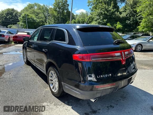 ✅ 2017 Lincoln MKT • VIN: 2LMHJ5NK3HBL01668 • Лот: 69916465. Опубликован ранее на Copart с пробегом 199 288 миль. Бесплатный доступ к архиву аукционных продаж из США и подробный отчёт об истории автомобиля на DreamBid. Изображение 3.