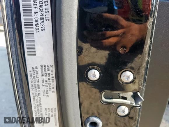 ✅ 2023 Dodge Challenger SXT • VIN: 2C3CDZAG8PH670276 • Lot: 82333975. Wystawiony na Copart z przebiegiem 20 887 mil. Bezpłatny archiwum sprzedaży aukcyjnych z USA i szczegółowy raport historii pojazdu na DreamBid. Zdjęcie 13.