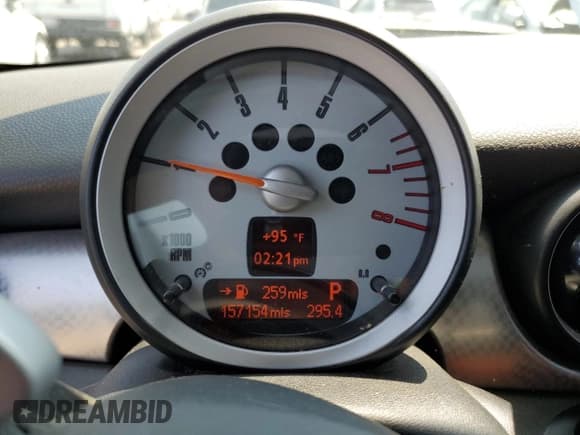 ✅ 2008 MINI Hardtop S • VIN: WMWMF73598TV38512 • Lot: 68972695. Listed on Copart with 157,154 mi. Free auction sales archive from the USA and detailed vehicle history report at DreamBid. Image 9.