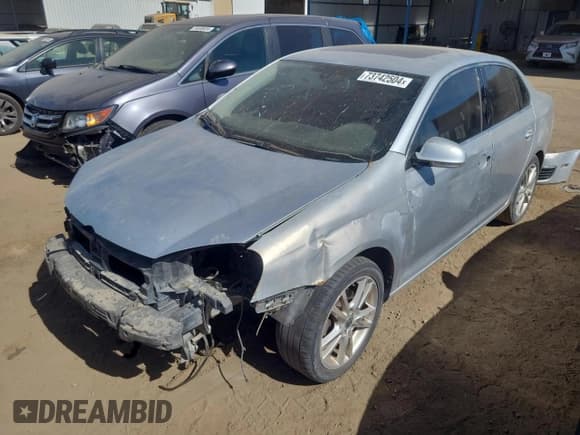 ✅ 2005 Volkswagen Jetta 2.5L • VIN: 3VWDF71K15M639577 • Lot: 73742504. Listed on Copart with 299,428 mi. Free auction sales archive from the USA and detailed vehicle history report at DreamBid. Image 1.