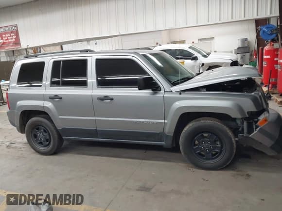 ✅ 2015 Jeep Patriot Altitude • VIN: 1C4NJPBA8FD328320 • Lot: 43464924. Listed on IAAI with 75,974 mi. Free auction sales archive from the USA and detailed vehicle history report at DreamBid. Image 13.