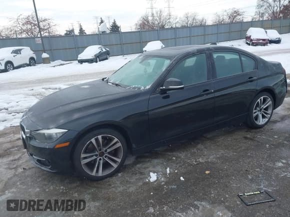 ✅ 2013 BMW 3 Series 328i xDrive • VIN: WBA3B3C59DF537627 • Lot: 43871931. Wystawiony na IAAI z przebiegiem 163 372 mil. Bezpłatny archiwum sprzedaży aukcyjnych z USA i szczegółowy raport historii pojazdu na DreamBid. Zdjęcie 17.