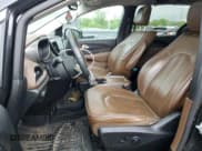 ✅ 2018 Chrysler Pacifica Limited • VIN: 2C4RC1GG7JR339658 • Lot: 59007045. Wystawiony na Copart z przebiegiem 111 153 mil. Bezpłatny archiwum sprzedaży aukcyjnych z USA i szczegółowy raport historii pojazdu na DreamBid. Zdjęcie 7.