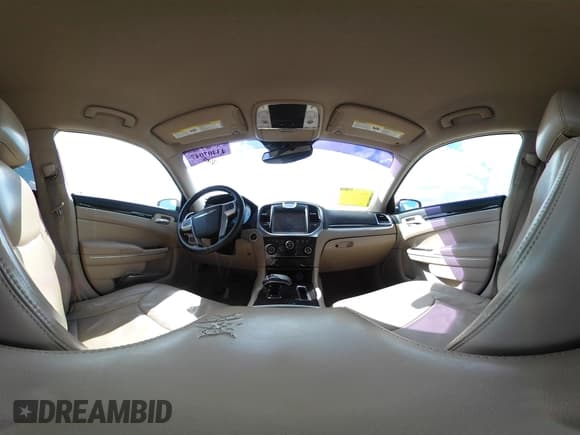 ✅ 2014 Chrysler 300 • VIN: 2C3CCAAG3EH205776 • Lot: 43407047. Wystawiony na IAAI z przebiegiem 154 749 mil. Bezpłatny archiwum sprzedaży aukcyjnych z USA i szczegółowy raport historii pojazdu na DreamBid. Zdjęcie 18.