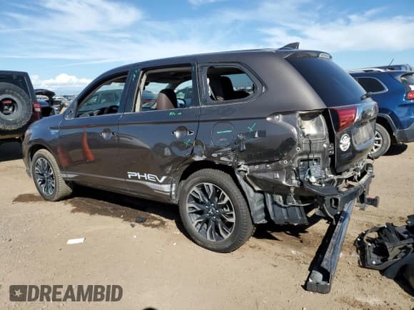 ✅ 2018 Mitsubishi Outlander SEL • VIN: JA4J24A50JZ030056 • Лот: 81905775. Опубликован ранее на Copart с пробегом 72 752 миль. Бесплатный доступ к архиву аукционных продаж из США и подробный отчёт об истории автомобиля на DreamBid. Изображение 2.