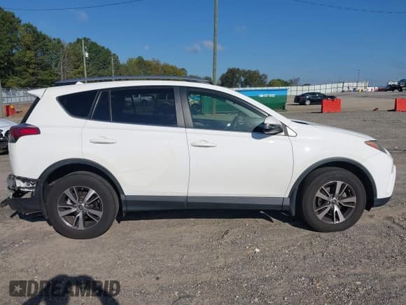 ✅ 2017 Toyota RAV4 XLE • VIN: JTMWFREVXHJ128933 • Lot: 43330627. Listed on IAAI with 73,102 mi. Free auction sales archive from the USA and detailed vehicle history report at DreamBid. Image 14.