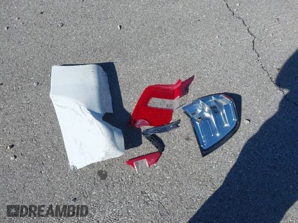 ✅ 2017 Ford Expedition XLT • VIN: 1FMJU1JT0HEA39642 • Lot: 43475611. Wystawiony na IAAI z przebiegiem 175 037 mil. Bezpłatny archiwum sprzedaży aukcyjnych z USA i szczegółowy raport historii pojazdu na DreamBid. Zdjęcie 12.