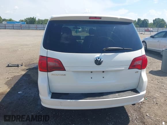 ✅ 2009 Volkswagen Routan SE • VIN: 2V8HW34199R541626 • Lot: 42852160. Listed on IAAI with 211,367 mi. Free auction sales archive from the USA and detailed vehicle history report at DreamBid. Image 16.