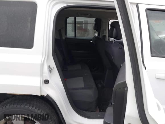 ✅ 2014 Jeep Patriot Latitude • VIN: 1C4NJPFB5ED533403 • Лот: 43738438. Опубликован ранее на IAAI с пробегом 176 057 миль. Бесплатный доступ к архиву аукционных продаж из США и подробный отчёт об истории автомобиля на DreamBid. Изображение 8.