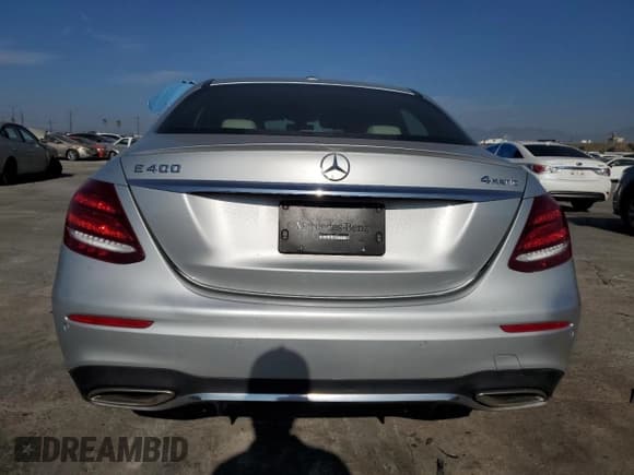✅ 2018 Mercedes-Benz E 400 • VIN: WDDZF6GB4JA416957 • Lot: 91018535. Wystawiony na Copart z przebiegiem Nie podano. Bezpłatny archiwum sprzedaży aukcyjnych z USA i szczegółowy raport historii pojazdu na DreamBid. Zdjęcie 6.
