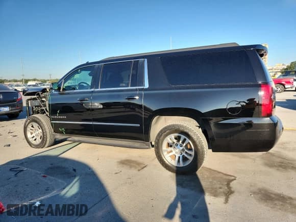 ✅ 2020 Chevrolet Suburban LS • VIN: 1GNSCGKC8LR221921 • Лот: 82263195. Опубликован ранее на Copart с пробегом 121 384 миль. Бесплатный доступ к архиву аукционных продаж из США и подробный отчёт об истории автомобиля на DreamBid. Изображение 2.