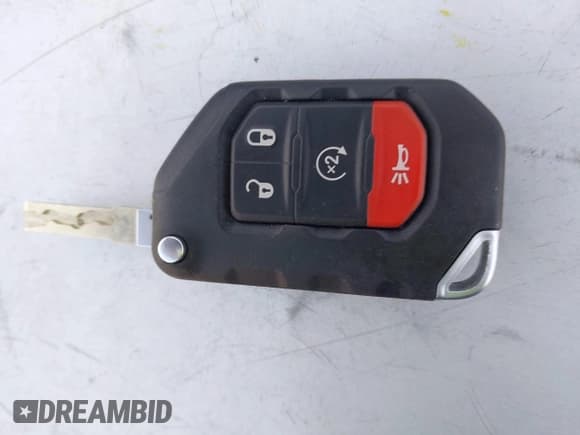 ✅ 2018 Jeep Wrangler Unlimited Sahara • VIN: 1C4HJXEG5JW256700 • Lot: 43705906. Listed on IAAI with 127,599 mi. Free auction sales archive from the USA and detailed vehicle history report at DreamBid. Image 11.