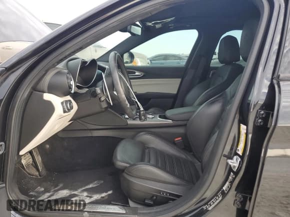 ✅ 2021 Alfa Romeo Giulia Ti • VIN: ZARFAMBN7M7640085 • Lot: 76391074. Wystawiony na Copart z przebiegiem 27 095 mil. Bezpłatny archiwum sprzedaży aukcyjnych z USA i szczegółowy raport historii pojazdu na DreamBid. Zdjęcie 7.