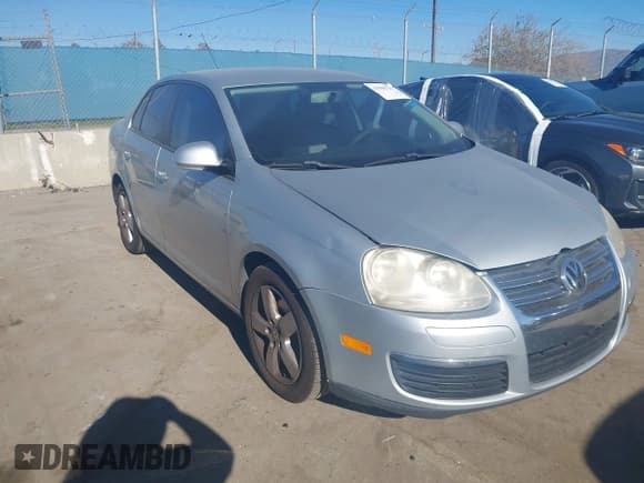 ✅ 2009 Volkswagen Jetta S • VIN: 3VWJZ71K99M087021 • Lot: 43900747. Listed on IAAI with 182,001 mi. Free auction sales archive from the USA and detailed vehicle history report at DreamBid. Image 1.