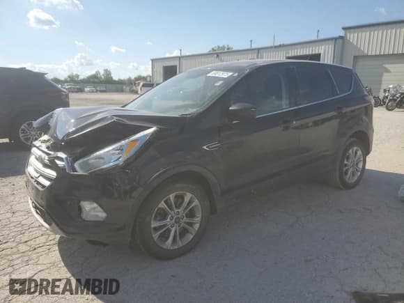 ✅ 2017 Ford Escape SE • VIN: 1FMCU9G91HUD44706 • Lot: 69812975. Wystawiony na Copart z przebiegiem 135 643 mil. Bezpłatny archiwum sprzedaży aukcyjnych z USA i szczegółowy raport historii pojazdu na DreamBid. Zdjęcie 1.