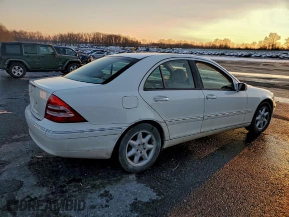 ✅ 2003 Mercedes-Benz C 240 • VIN: WDBRF61J93E014047 • Лот: 95522155. Опубликован ранее на Copart с пробегом 96 934 миль. Бесплатный доступ к архиву аукционных продаж из США и подробный отчёт об истории автомобиля на DreamBid. Изображение 3.