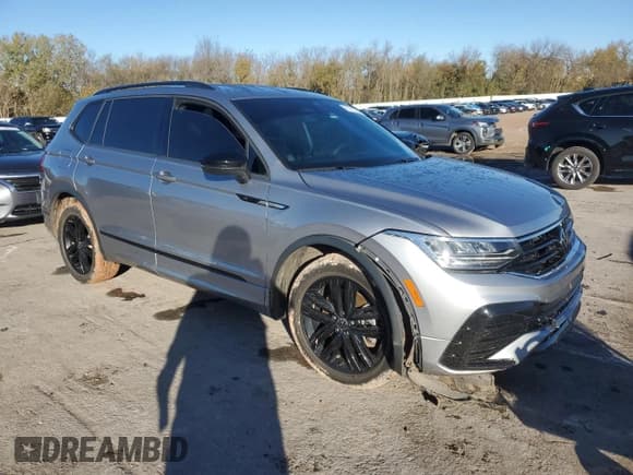 ✅ 2022 Volkswagen Tiguan SE R-Line Black • VIN: 3VVCB7AX1NM035874 • Lot: 81419224. Wystawiony na Copart z przebiegiem Nie podano. Bezpłatny archiwum sprzedaży aukcyjnych z USA i szczegółowy raport historii pojazdu na DreamBid. Zdjęcie 4.