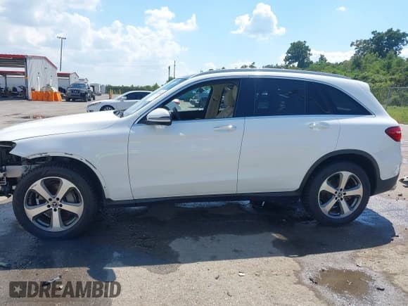 ✅ 2019 Mercedes-Benz GLC 300 • VIN: WDC0G4JB3KF571625 • Lot: 43314713. Wystawiony na IAAI z przebiegiem 163 725 mil. Bezpłatny archiwum sprzedaży aukcyjnych z USA i szczegółowy raport historii pojazdu na DreamBid. Zdjęcie 15.