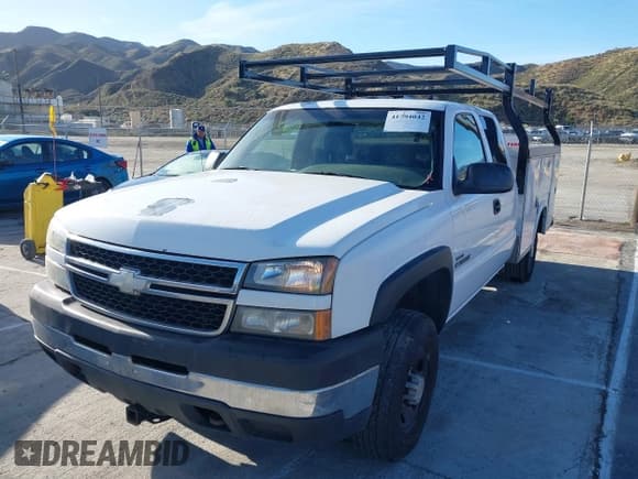 ✅ 2007 Chevrolet Silverado 1500 • VIN: 1GBHC29D37E134322 • Лот: 41794042. Опубликован ранее на IAAI с пробегом 206 020 миль. Бесплатный доступ к архиву аукционных продаж из США и подробный отчёт об истории автомобиля на DreamBid. Изображение 2.