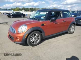 2012 MINI Hardtop z VIN WMWSU3C5XCT369762, wystawiony jako Copart lot #84535095 z przebiegiem 59 935 mil mil oraz Szkoda całkowita • Salvage title. Historia ofert i sprzedaży dostępna na DreamBid. Obrazek 1.