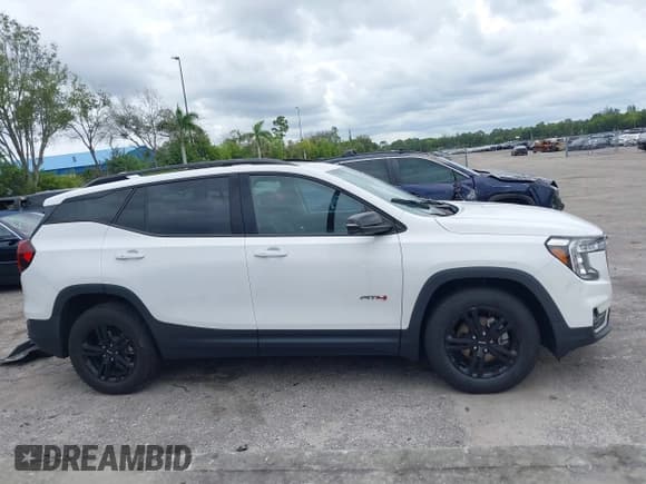 ✅ 2022 GMC Terrain AT4 • VIN: 3GKALYEV9NL297752 • Lot: 43639830. Wystawiony na IAAI z przebiegiem 30 363 mil. Bezpłatny archiwum sprzedaży aukcyjnych z USA i szczegółowy raport historii pojazdu na DreamBid. Zdjęcie 12.