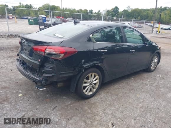 ✅ 2017 Kia Forte LX • VIN: 3KPFL4A7XHE119729 • Lot: 43105299. Wystawiony na IAAI z przebiegiem 102 639 mil. Bezpłatny archiwum sprzedaży aukcyjnych z USA i szczegółowy raport historii pojazdu na DreamBid. Zdjęcie 4.