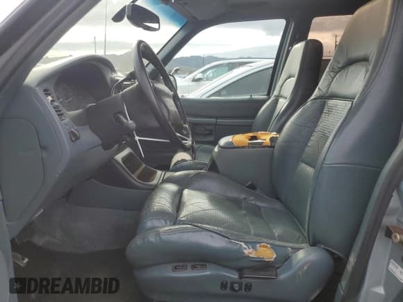 ✅ 1996 Ford Explorer XLT • VIN: 1FMDU35P2TZB63080 • Lot: 43399485. Listed on Copart with 219,026 mi. Free auction sales archive from the USA and detailed vehicle history report at DreamBid. Image 7.