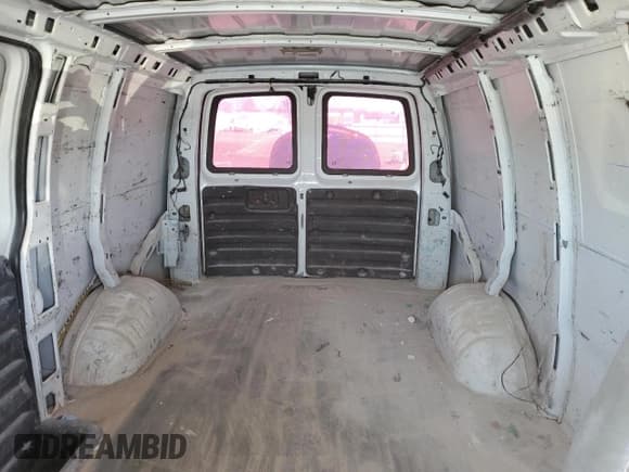 ✅ 2009 Chevrolet Express Cargo • VIN: 1GCFG15X191114999 • Lot: 49475485. Listed on Copart with 171,503 mi. Free auction sales archive from the USA and detailed vehicle history report at DreamBid. Image 10.