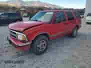 1996 Chevrolet Blazer z VIN 1GNDT13W7T2138892, wystawiony jako Copart lot #79970274 z przebiegiem 192 084 mil mil oraz Szkoda całkowita • Salvage title. Historia ofert i sprzedaży dostępna na DreamBid. Obrazek 1.