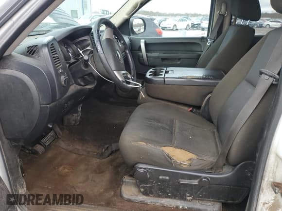 ✅ 2010 Chevrolet Silverado 1500 • VIN: NY72628 • Lot: 92416495. Wystawiony na Copart z przebiegiem 264 511 mil. Bezpłatny archiwum sprzedaży aukcyjnych z USA i szczegółowy raport historii pojazdu na DreamBid. Zdjęcie 7.