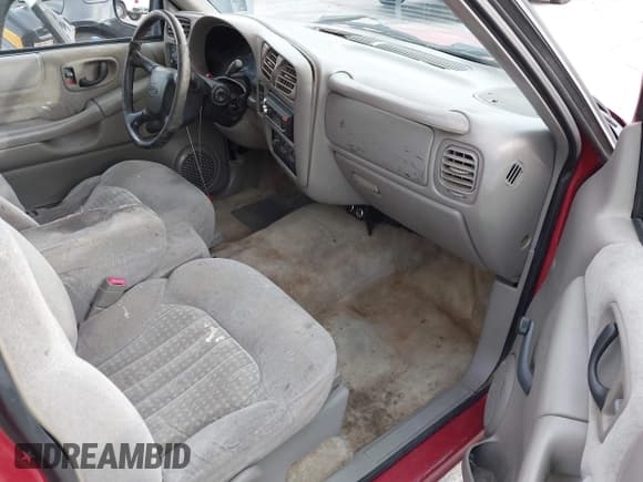 ✅ 2002 Chevrolet S-10 • VIN: 1GCCS19W928137964 • Лот: 41692833. Опубликован ранее на IAAI с пробегом 233 830 миль. Бесплатный доступ к архиву аукционных продаж из США и подробный отчёт об истории автомобиля на DreamBid. Изображение 5.