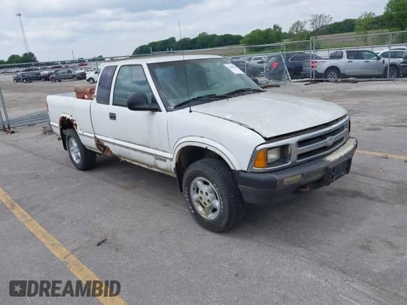 1995 Chevrolet S-10 LS с VIN 1GCDT19WXS8129972, выставлен на аукционе IAAI как лот 42455348 с пробегом 176 732 миль миль и . История ставок и продаж доступна на DreamBid. Изображение 1.
